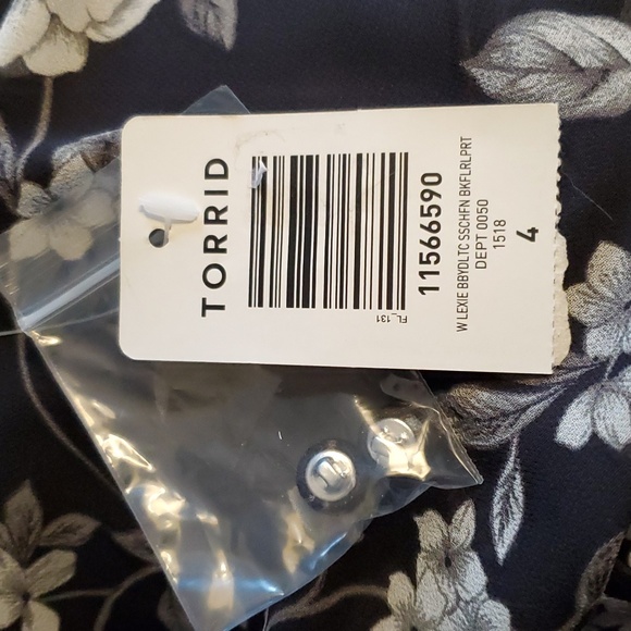 Torrid Semi-Sheer Floral Hi-Lo Tunic - Picture 11 of 13